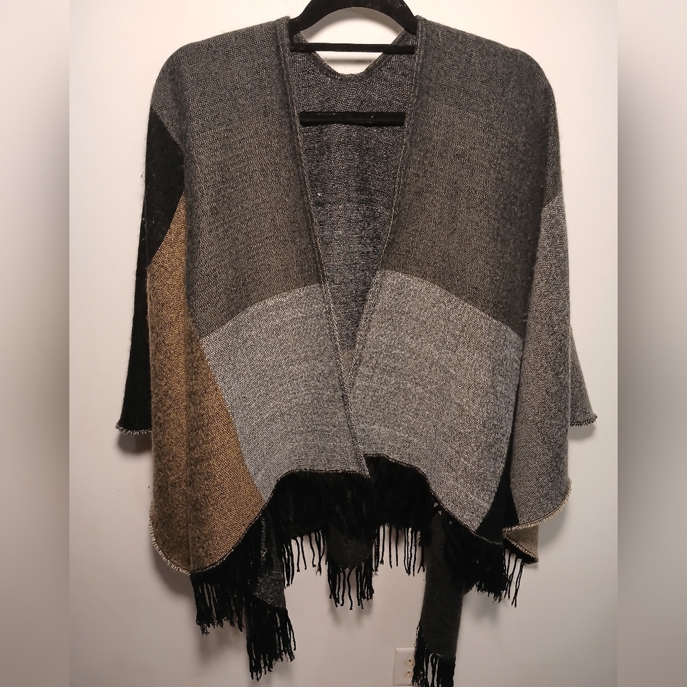 Harve Benard Black and Gray Textured Poncho